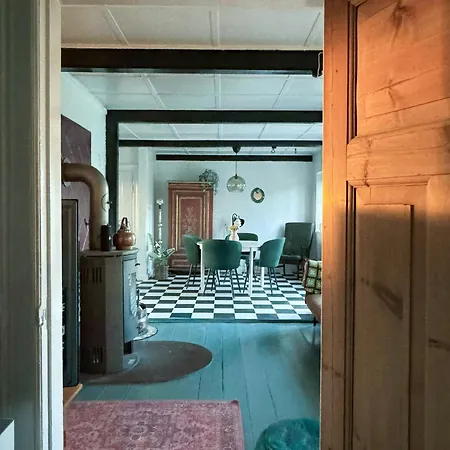 Feriehus Autentisk Gard Taet Pa Vandet Pa Samso Ballen (Samso)